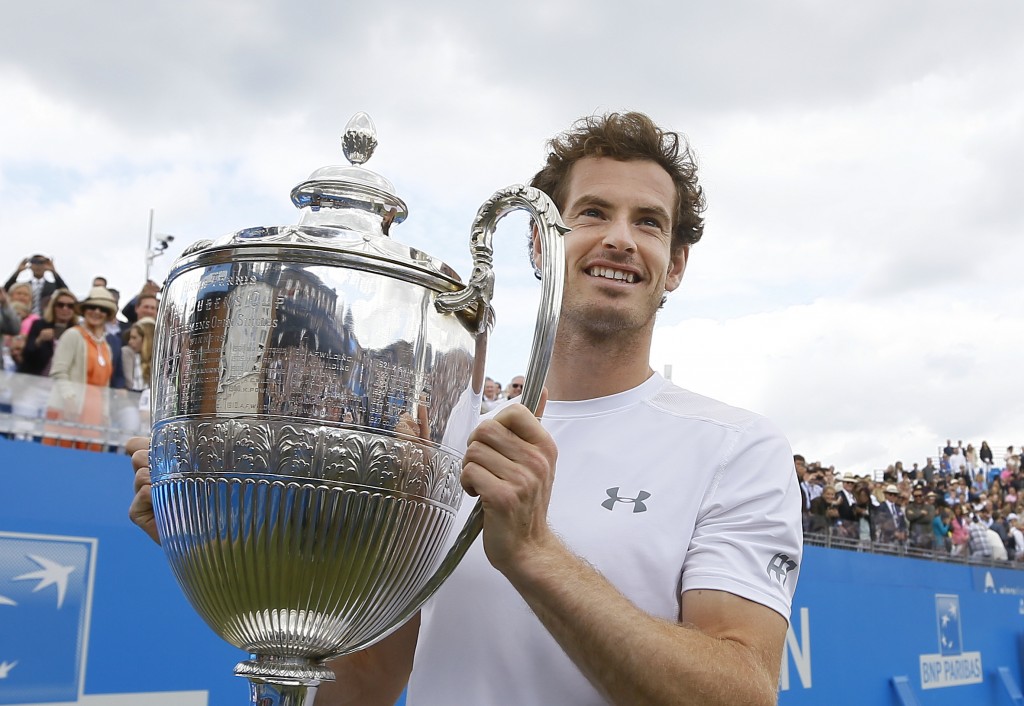 Andy Murray of Britain holds up the winners trophy after winning the final tennis match against Kevin Anderson of South Africa at the tennis Championships at Queens Club in London, Sunday, June 21, 2015. (AP Photo/Kirsty Wigglesworth)