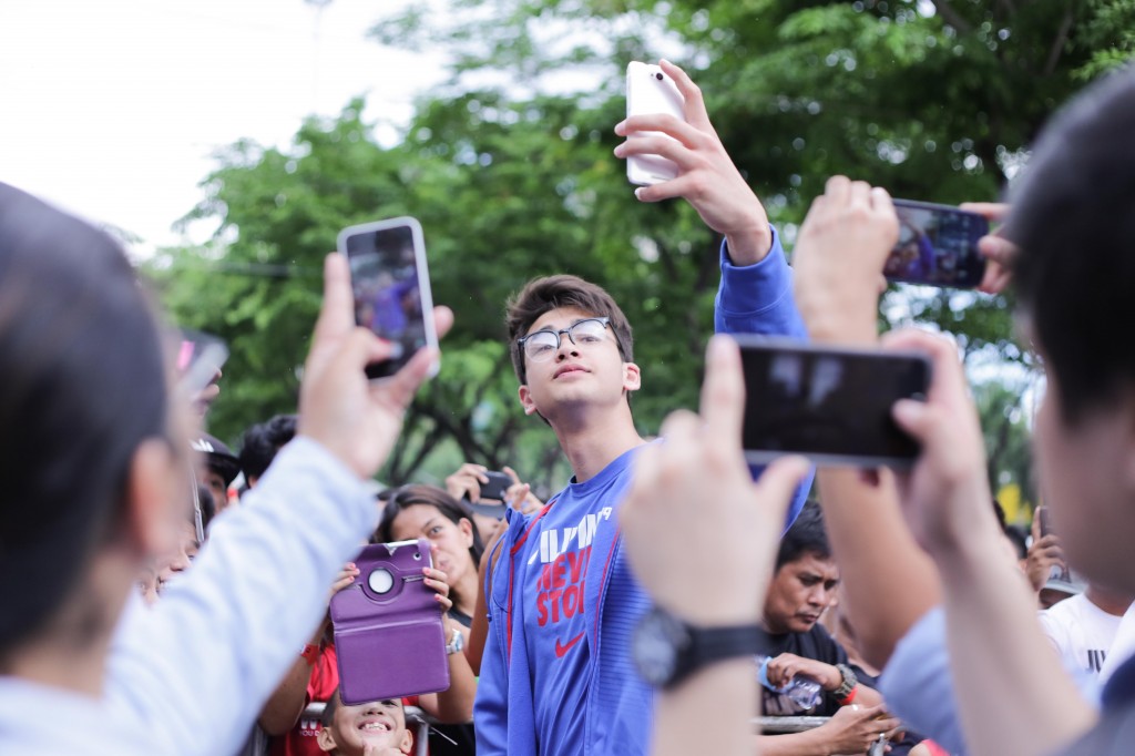Kobe Paras takes a selfie with fans