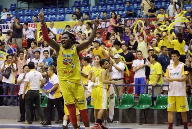 Ola Adeogun celebrates after Hapee enters D-League finals. Photo by Tristan Tamayo/INQUIRER.net