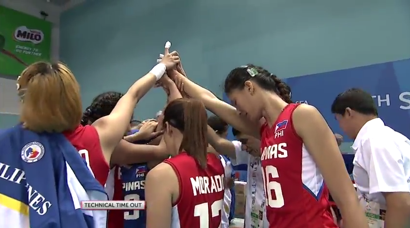 The Philippine team forms a huddle during their match vs Vietnam. Screengrabed from SEA Games 2015's YouTube account. 