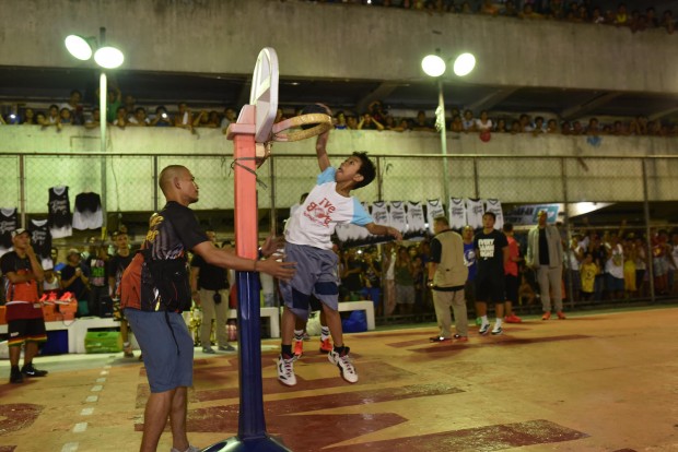 "Baby dunk" game allows for all ages to participate in the area's Picnic Game. Photo from Nike.com
