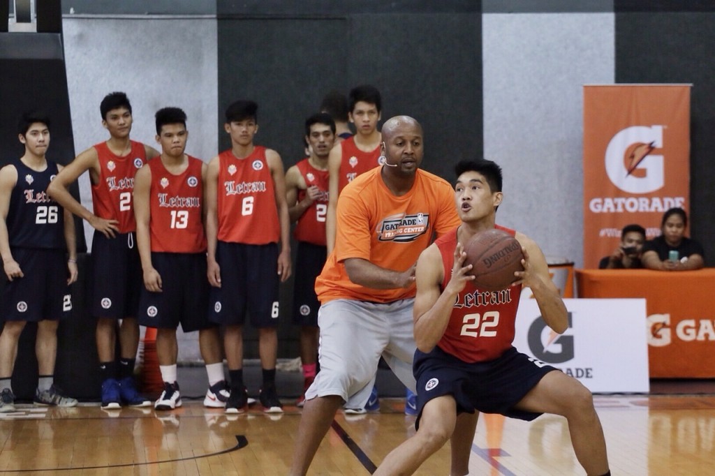 Brian Shaw trains athletes during the tip-off of NBA Fit Week on Wednesday in Mandaluyong City. TRISTAN TAMAYO/INQUIRER.net