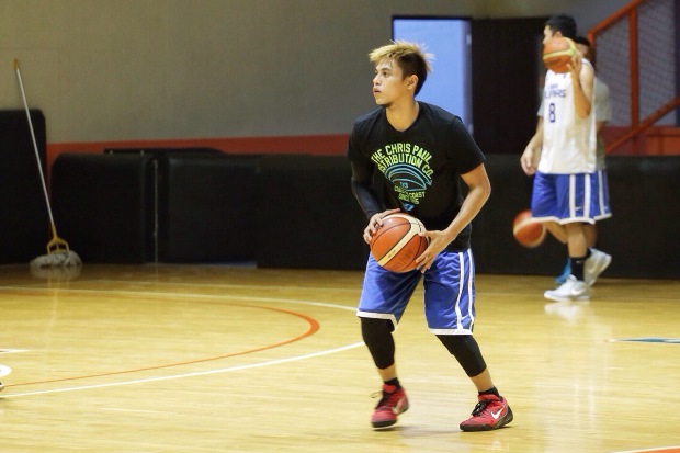 Terrence Romeo prepares to shoot the ball. Photo by Tristan Tamayo/INQUIRER.net