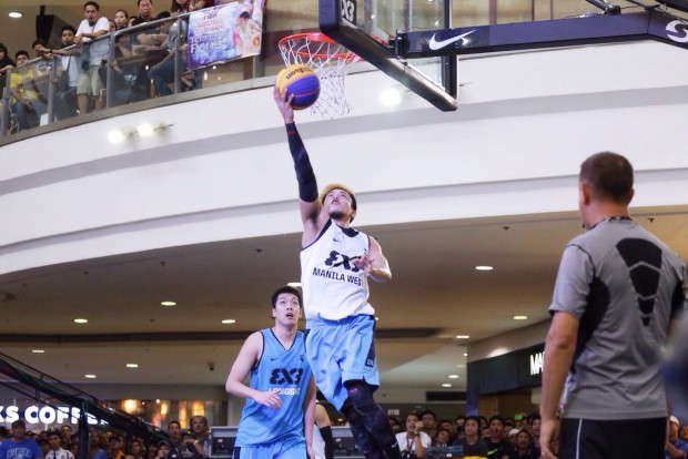 Terrence Romeo rolls to the basket. Photo by Tristan Tamayo/INQUIRER.net
