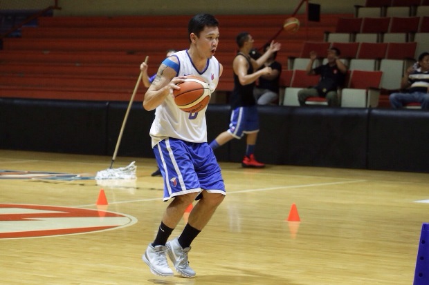 Gary David dribbles the ball during Gilas Pilipinas practice. Photo by Tristan Tamayo/INQUIRER.net