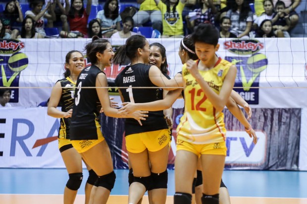 UST Tigresses celebrate. Photo by Tristan Tamayo/INQUIRER.net