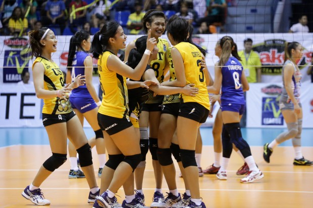Tigresses in jubilation.  Photo by Tristan Tamayo/INQUIRER.net