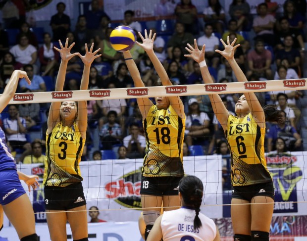 UST wall of defense. Photo by Tristan Tamayo/INQUIRER.net