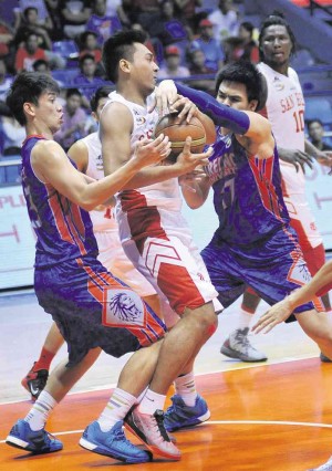 SAN Beda’s Jayvee Mocon tries to wiggle out of an Arellano double-team trap laid by Allen Enriquez and Julius Cadavis in yesterday’s NCAA game at Filoil Flying V Arena. AUGUST DELA CRUZ 