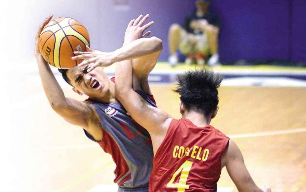 SHAQ Alanes (left) of Lyceum  gets fouled by San Sebastian’s Ryan Costelo in transition. AUGUST DELA CRUZ