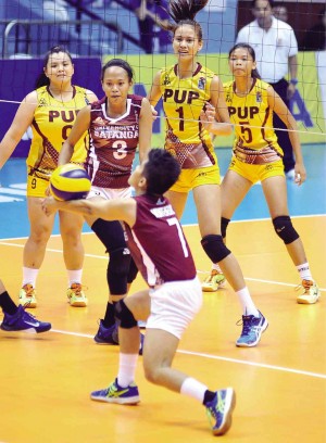 CARLA Montenegro (7) of University of Batangas sets up an attack against Polytechnic University of the Philippines. The Lady Brahmans rallied to prevail. AUGUST DELA CRUZ