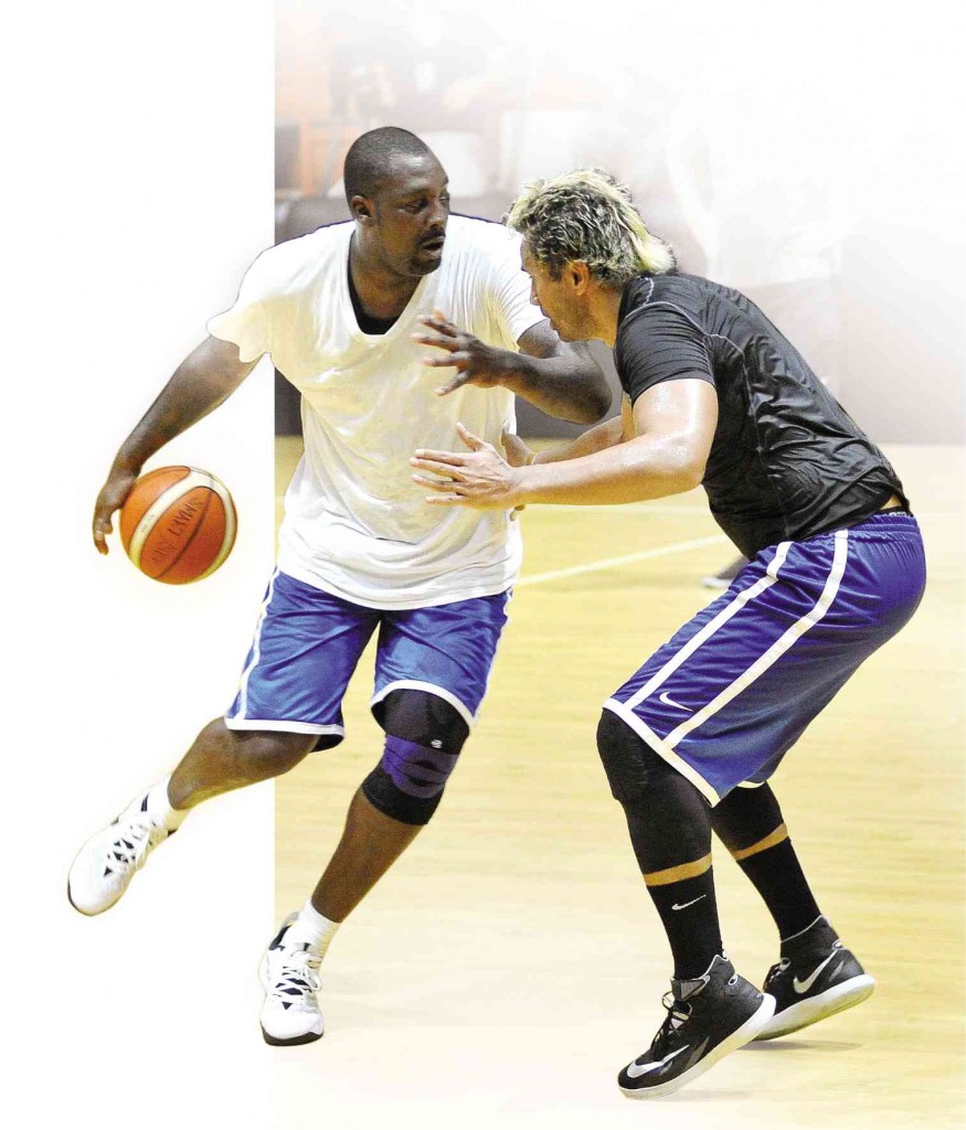 ANDRAY Blatche (left), taking on Asi Taulava during a recent scrimmage, scores 16 against Estonia.   AUGUST DELA CRUZ