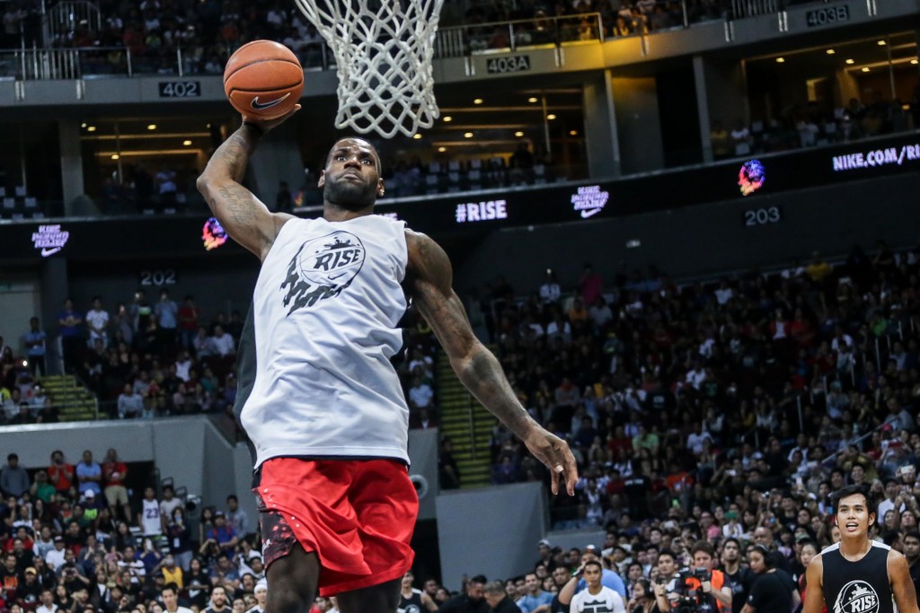 LeBron James rises up for a slam during the Nike Rise event at Mall of Asia Arena. Photo by Tristan Tamayo/INQUIRER.net