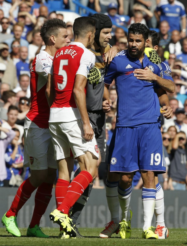 Arsenal goalkeeper Petr Cech, separates Arsenal's Gabriel and Chelsea's Diego Costa following a clash during the English Premier League soccer match between Chelsea and Arsenal at Stamford Bridge stadium in London, Saturday, Sept. 19 2015. (AP Photo/Alastair Grant)