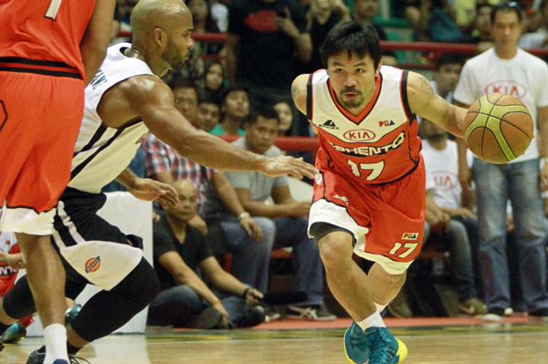 Manny Pacquiao (right) could suit up and play for his Powervit Pilipinas Aguilas team in the Asean Basketball League (ABL), which opens its new season this October. INQUIRER FILE PHOTO
