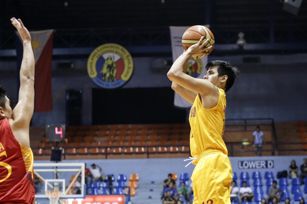 Jamil Ortuoste shoots to bring San Sebastian streak to 3 games. Photo by Tristan Tamayo/INQUIRER.net