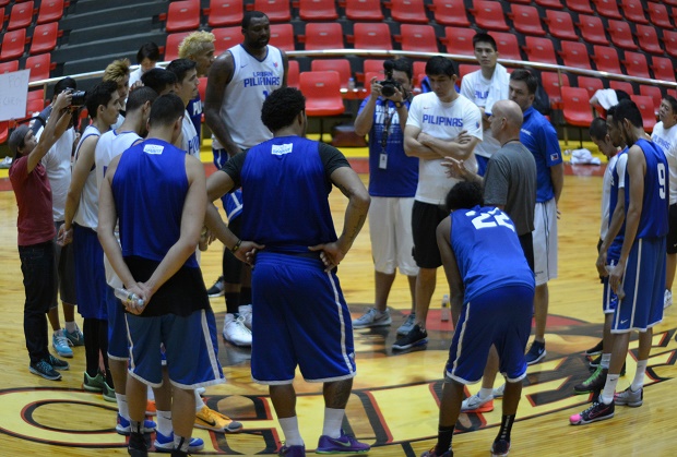 Gilas huddle at center court as they wrap up one of their practices in Cebu. CONTRIBUTED PHOTO