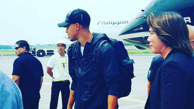 Steph Curry arrives in Manila. Photo from UnderArmourPH Twitter.