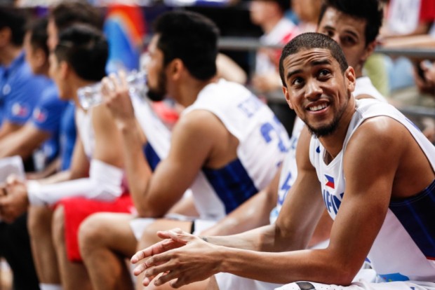 Gabe Norwood sits at the bench along with Gilas teammates. Photo from Fiba.com