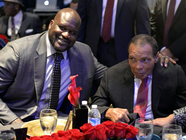 Former heavyweight boxing champion Muhammad Ali, right, and Shaquille O'Neal pose for photos during the Sports Illustrated Legacy Awards Thursday, Oct. 1, 2015, in Louisville, Ky.  AP