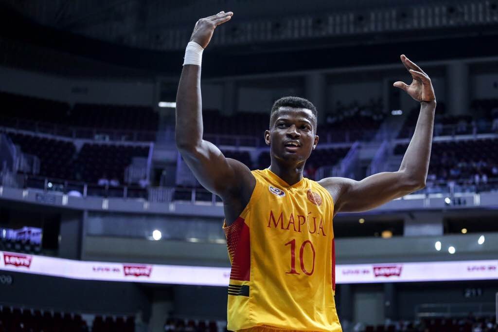 Allwell Oraeme named rookie MVP. Photo by Tristan Tamayo/INQUIRER.net