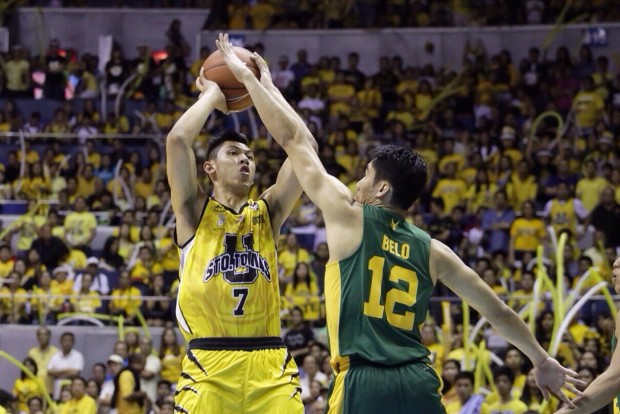 Kevin Ferrer like a man possessed. He scored 24 in the third quarter. Photo by Tristan Tamayo/INQUIRER.net