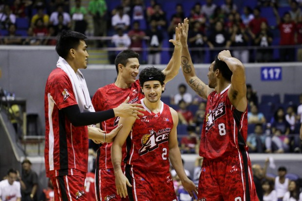 Alaska Aces. Photo by Tristan Tamayo/INQUIRER.net