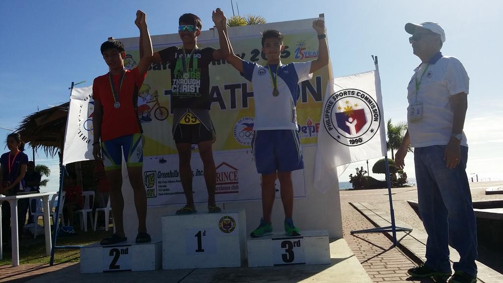 Brent Valelo of Caloocan City dethrones 2x champ Yuan Chiongbian. Batang Pinoy triathlon  finals. PHOTO BY JUNE NAVARRO 