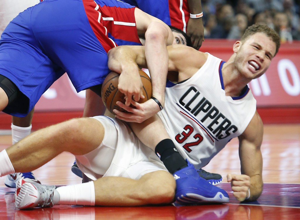Los Angeles Clippers' Blake Griffin wrestles for possession of the ball with Detroit Pistons' Ersan Ilyasova in the second half of an NBA basketball game in Los Angeles, Saturday, Nov. 14, 2015. The Clippers won 101-96. (AP Photo/Christine Cotter)
