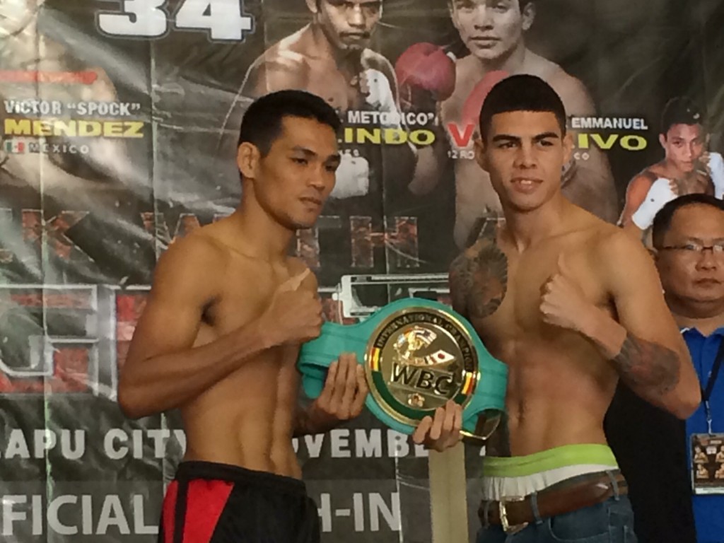 King Arthur Villanueva (left) and Mexican Victor Mendez both make weight for their WBC international super flyweight title fight Saturday night at hoops dome in Lapu-lapu City.  