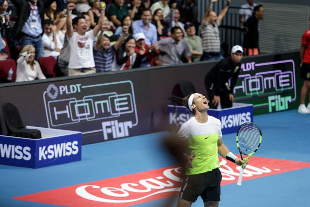 Fans cheer Rafael Nadal on. Photo by Tristan Tamayo/INQUIRER.net