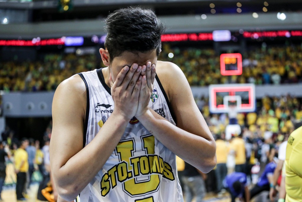 HEARTBROKEN. Kevin Ferrer covers his face moments after University of Santo Tomas' 67-62 loss to Far Eastern University in Game 3 of the UAAP Season 78 men's basketball Finals Wednesday night at Mall of Asia Arena. Tristan Tamayo/INQUIRER.net
