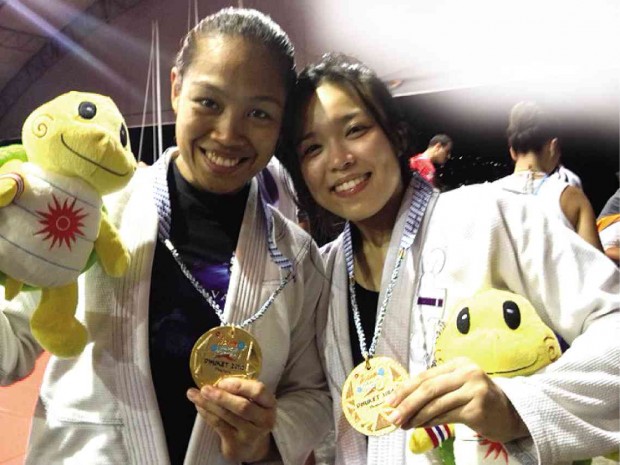 RAMIREZ (left) and Masuda display their Asian Beach Games medals.