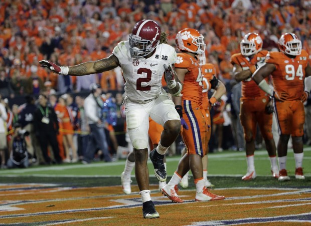 Alabama's Derrick Henry gives a Heisman pose after rushing for a touchdown during the second half of the NCAA college football playoff championship game against Clemson Monday, Jan. 11, 2016, in Glendale, Ariz. (AP Photo/David J. Phillip)