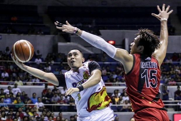 Rain or Shine vs San Miguel. Photo by Tristan Tamayo/INQUIRER.net