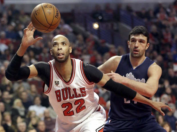 Chicago Bulls forward Taj Gibson, left, rebounds the ball against Dallas Mavericks center Zaza Pachulia during the first half of an NBA basketball game Friday, Jan. 15, 2016, in Chicago. (AP Photo/Nam Y. Huh)