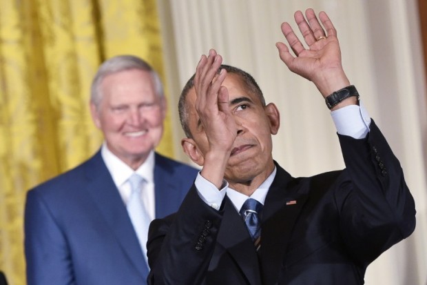 FILE -- US President Barack Obama mimes taking a shot during  an event honoring the 2015 NBA Champion Golden State Warriors in the East Room of the White House on February 4, 2015 in Washington, DC. At left is retired Los Angeles Lakers player Jerry West. / AFP / MANDEL NGAN