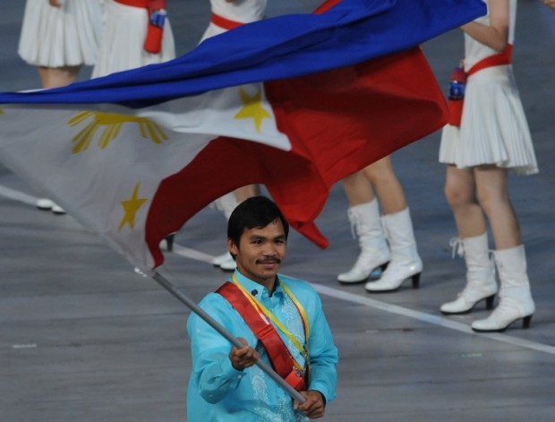 Manny Pacquiao, Philippines' flag bearer parades in front of his delegation during the 2008 Beijing Olympic Games opening ceremony on August 8, 2008 at the National Stadium in Beijing.  Over 10,000 athletes from some 200 countries are going to compete in 38 differents disciplines during the event, between August 9 to 24.   AFP PHOTO / WILLIAM WEST / AFP / WILLIAM WEST