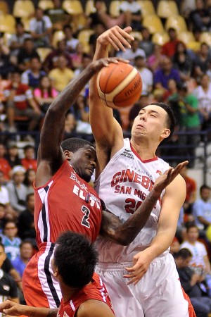 MJ RHETT of Blackwater grabs the rebound against Greg Slaughter of Ginebra in last night’s match at Philsports Arena.  AUGUST DELA CRUZ 