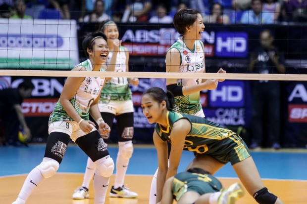FEU Lady Tamaraws vs La Salle Lady Spikers. Photo by Tristan Tamayo/INQUIRER.net
