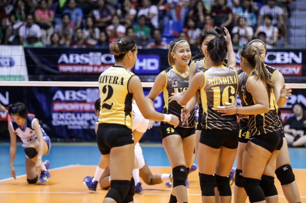 UST Tigresses. Photo by Tristan Tamayo/INQUIRER.net