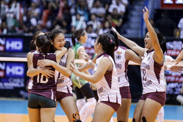 UP Lady Maroons. Photo by Tristan Tamayo/INQUIRER.net