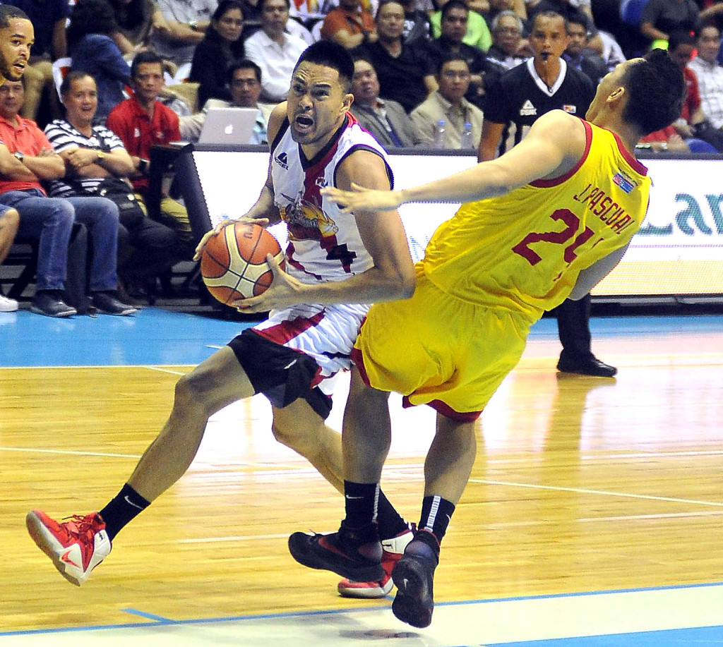 RONALD Pascual of Star draws a charging foul from Jay-R Reyes of SanMiguel. AUGUST DELA CRUZ