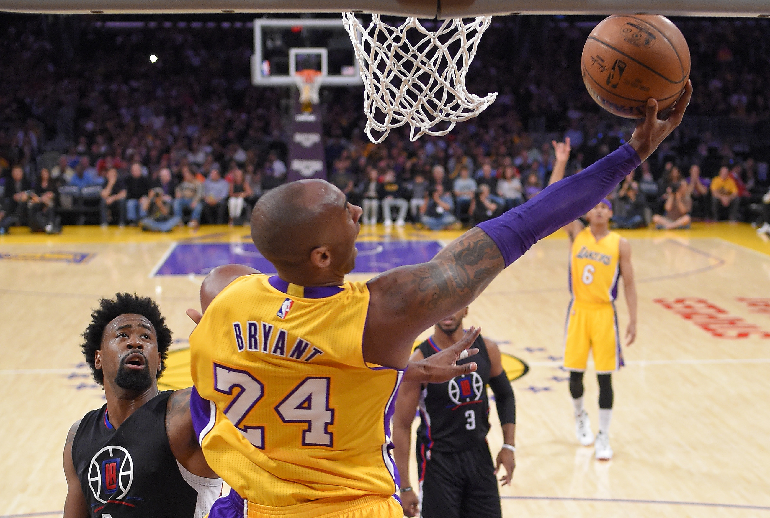 Los Angeles Lakers forward Kobe Bryant (24) shoots as Los Angeles Clippers center DeAndre Jordan defends during the first half of an NBA basketball game, Wednesday, April 6, 2016, in Los Angeles. AP