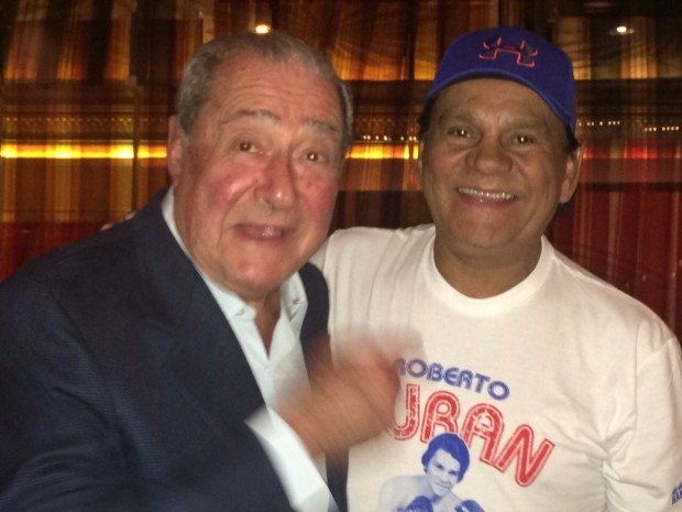 Top Rank honcho Bob Arum and legendary boxer Roberto Duran. Photo by Roy Luarca/INQUIRER