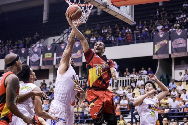 San Miguel vs Rain or Shine. Photo by Tristan Tamayo/INQUIRER.net