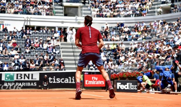 Switzerland's Roger Federer returns the ball to Dominic Thiem of Austria during the ATP Tennis Open tournament at the Foro Italico, on May 12, 2016 in Rome. / AFP PHOTO / TIZIANA FABI