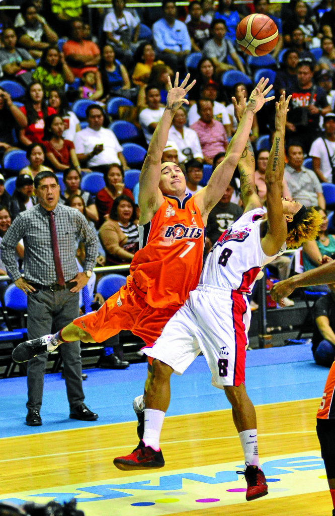CLIFF Hodge of Meralco (left) fishes a foul from Alaska’s Calvin Abueva in last night’s knockout semifinal match. AUGUST DELA CRUZ 