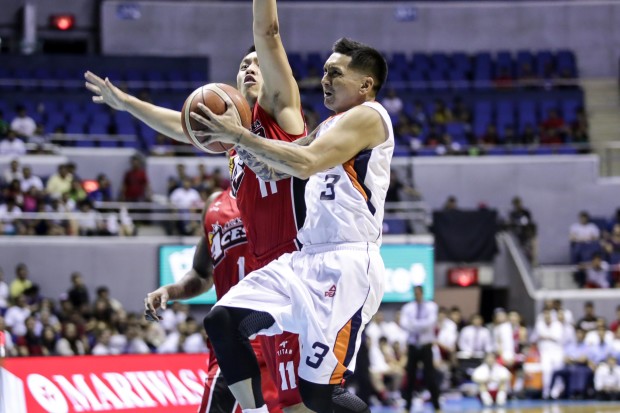 Alaska Aces vs Meralco Bolts. Photo by Tristan Tamayo/INQUIRER.net