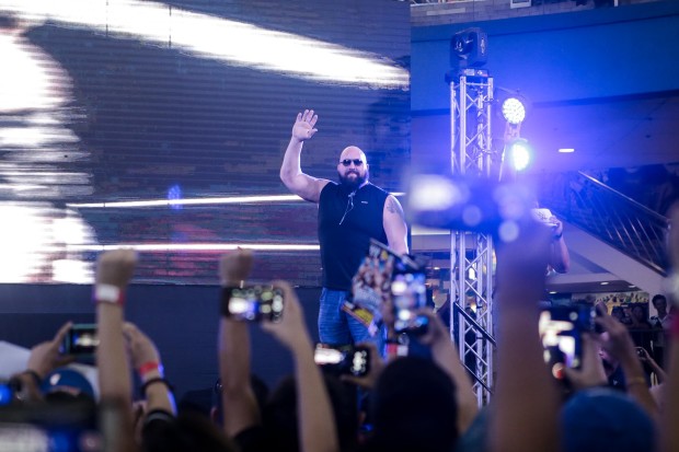 Big Show waves to the WWE fans during his meet and greet at MOA Music hall. Photo by Tristan Tamayo/INQUIRER.net